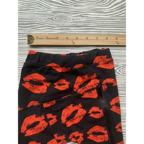 Posh Kiddos Zipper Joggers Kisses 2T - Picture 6 of 9